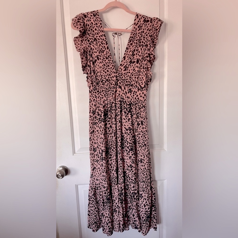 Stillwater Jessie V Neck Ruffle Midi Dress in Pebbles Soft Pink - Medium